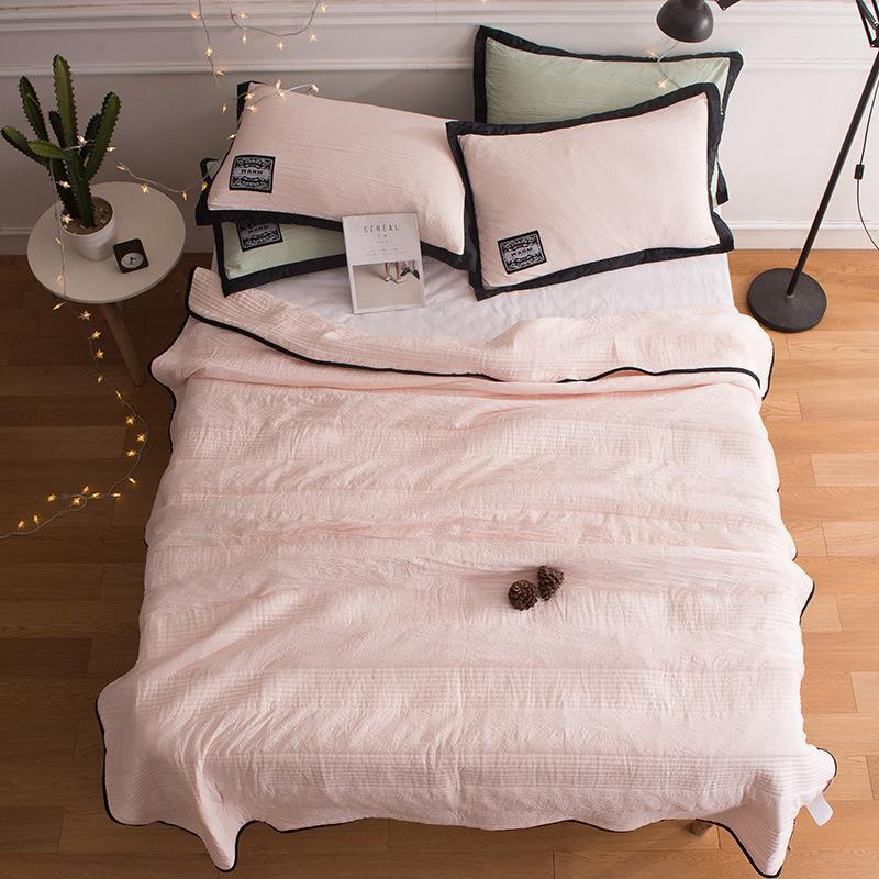 Silk Chill Blanket™ Embrace the tranquility of a good night's sleep!